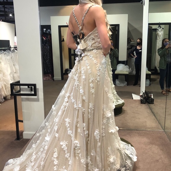 A Line Wedding Dress - Picture 5 of 7